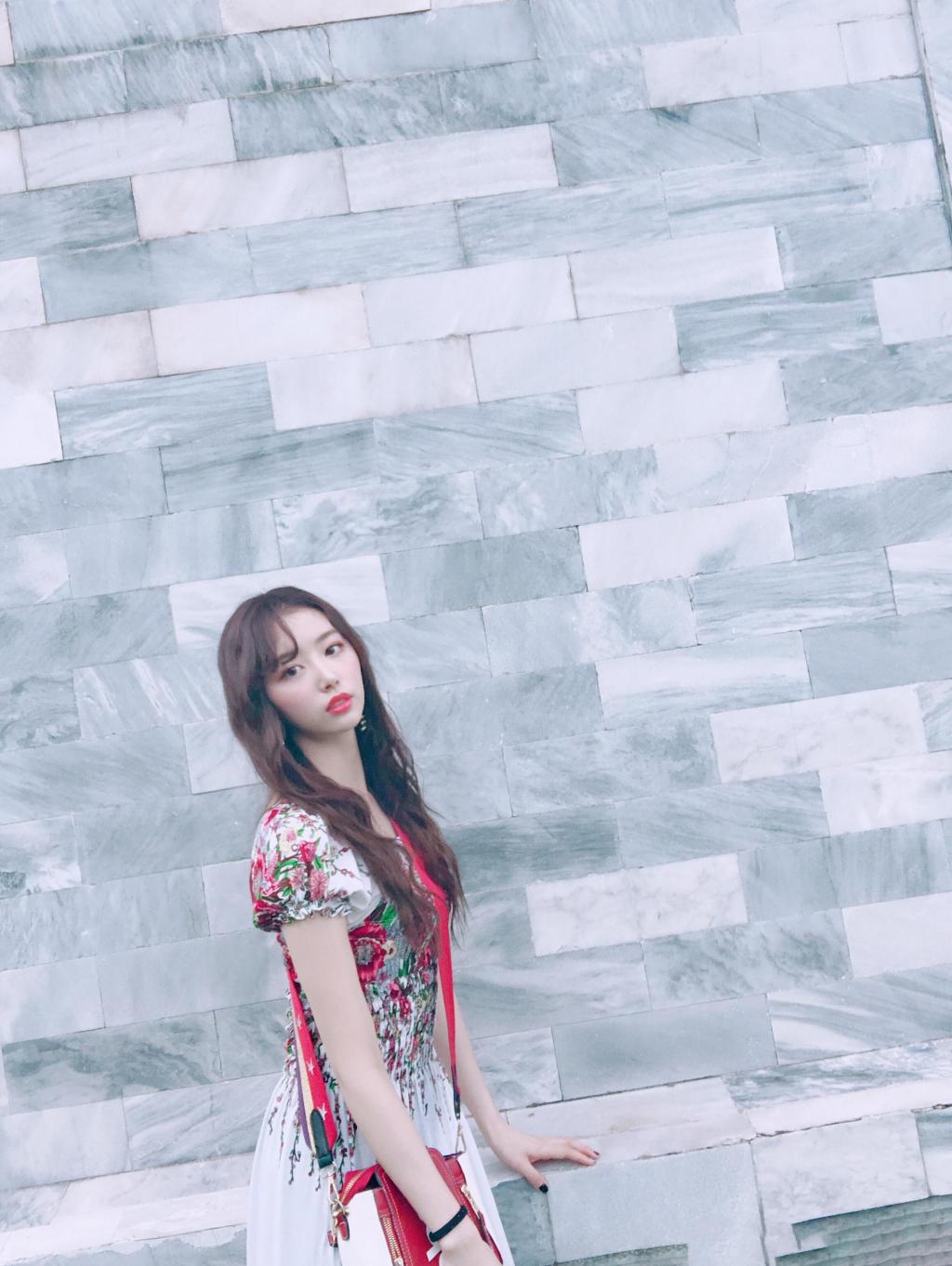 美丽少女孔雪儿曼谷甜美写真