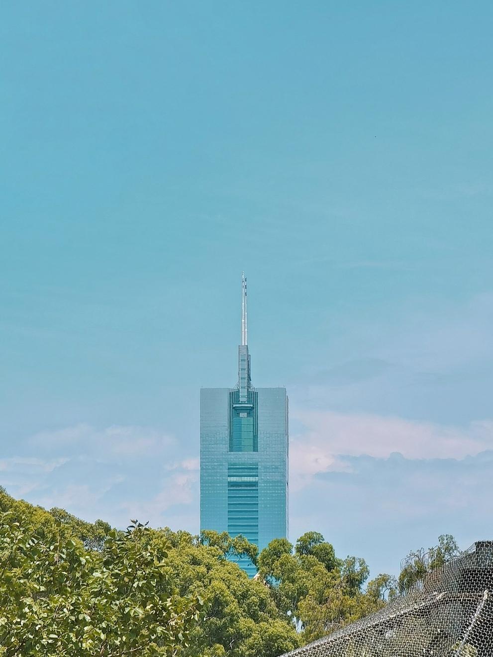 蓝天白云下的风光景色