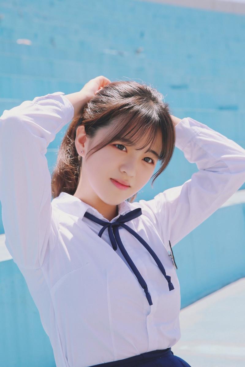 校园清纯系制服少女写真