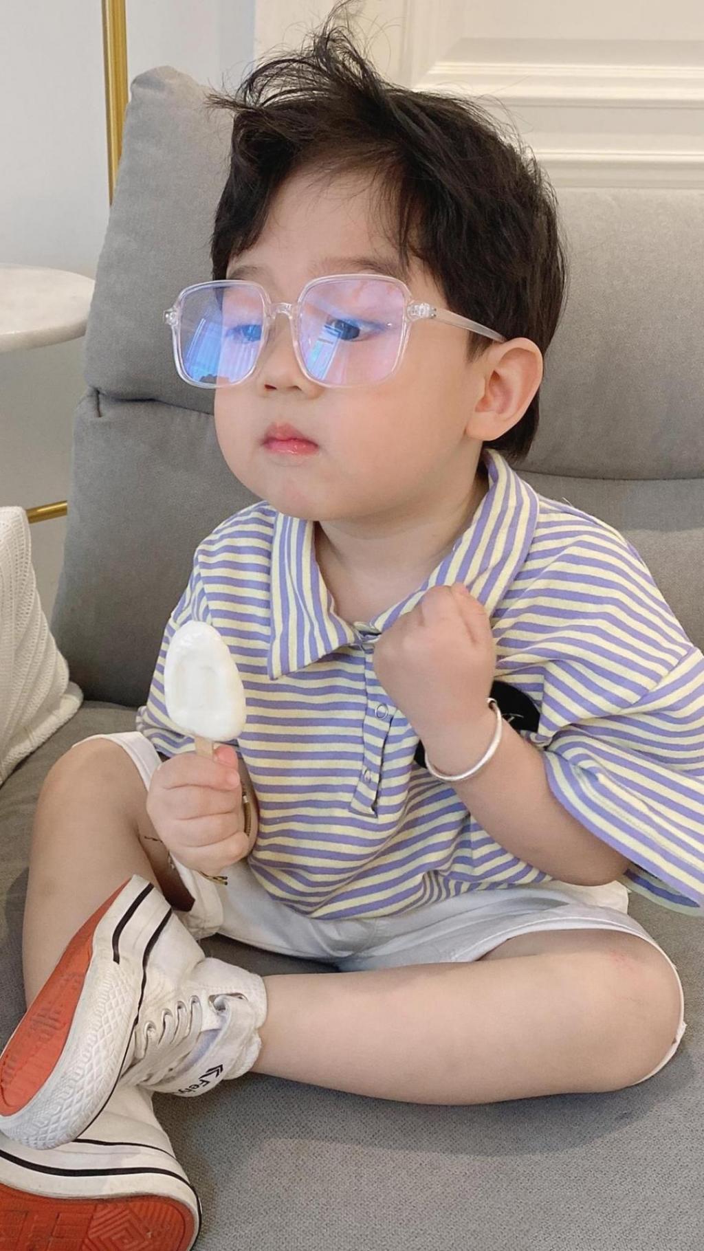 可爱萌娃李浠晗俏皮迷人写真