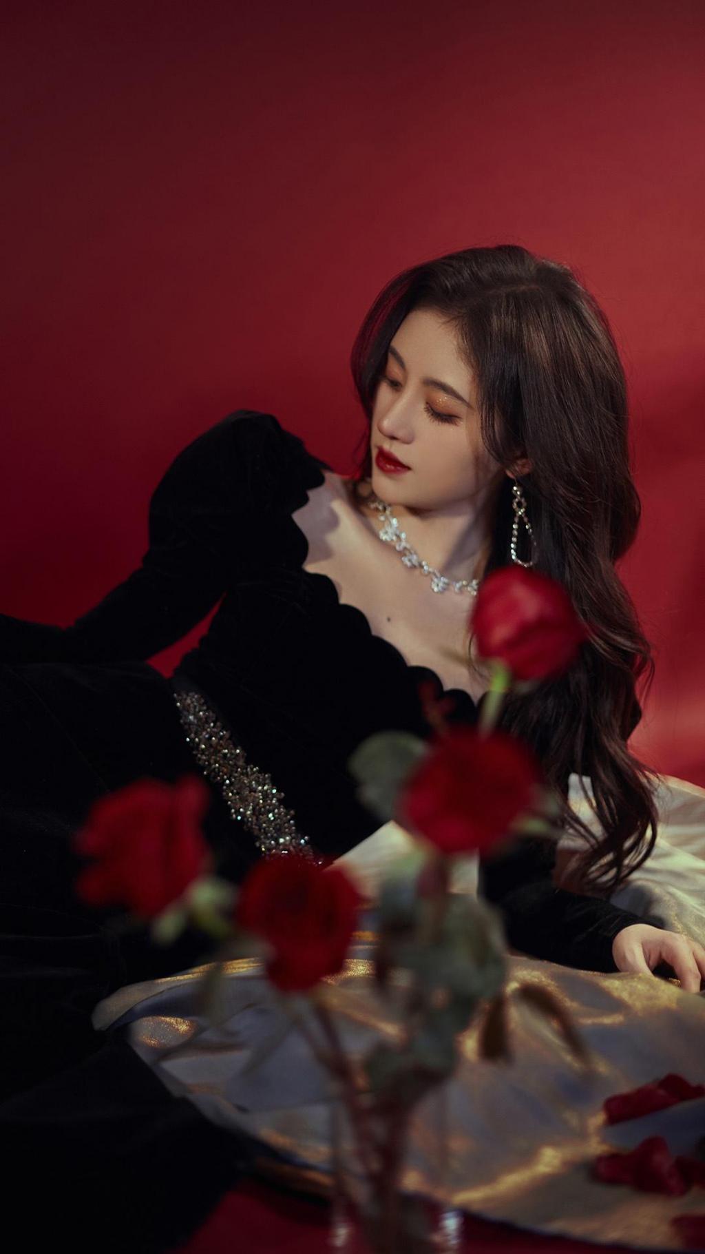 鞠婧祎性感红唇美艳诱惑撩人写真