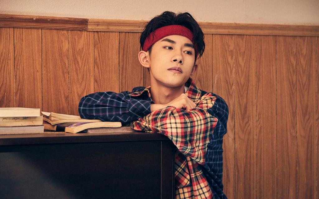 易烊千玺复古帅气写真