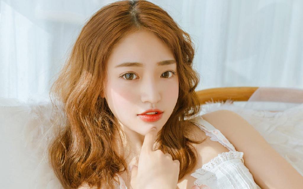 性感迷人的时尚小姐姐室内私房极品写真