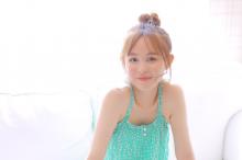 白皙美女吊带清凉夏日写真