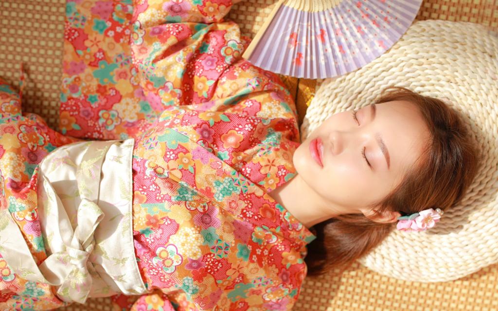 日系和服花姑娘