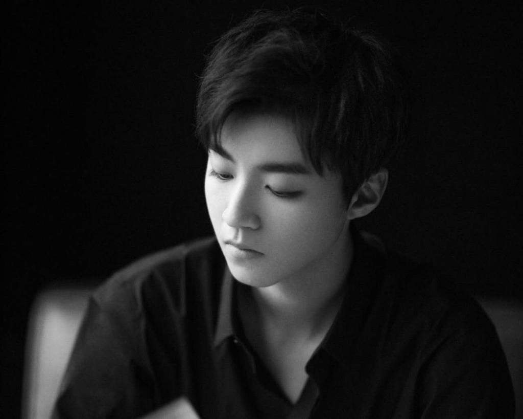 王俊凯俊朗帅气活动照