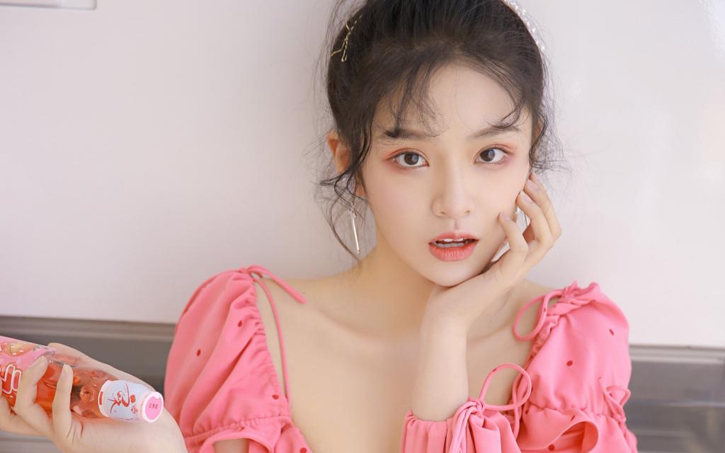 性感粉红美少女