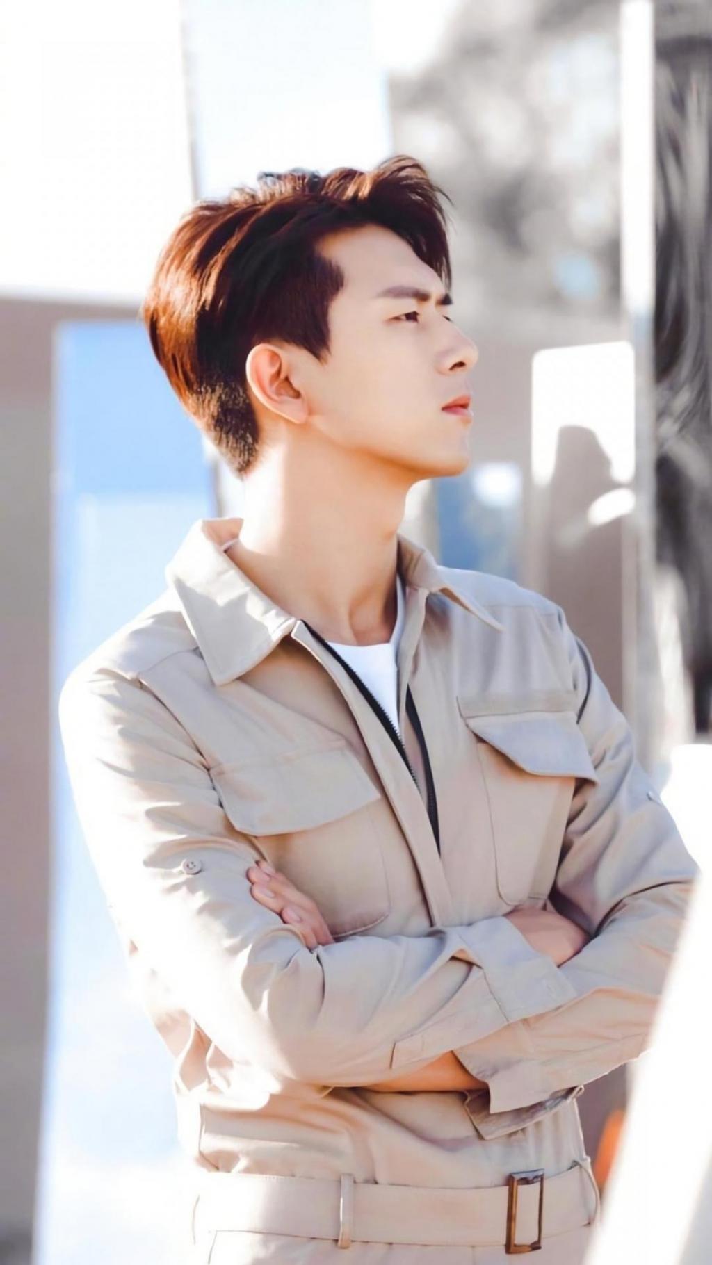 帅气男友李现时尚休闲阳光写真