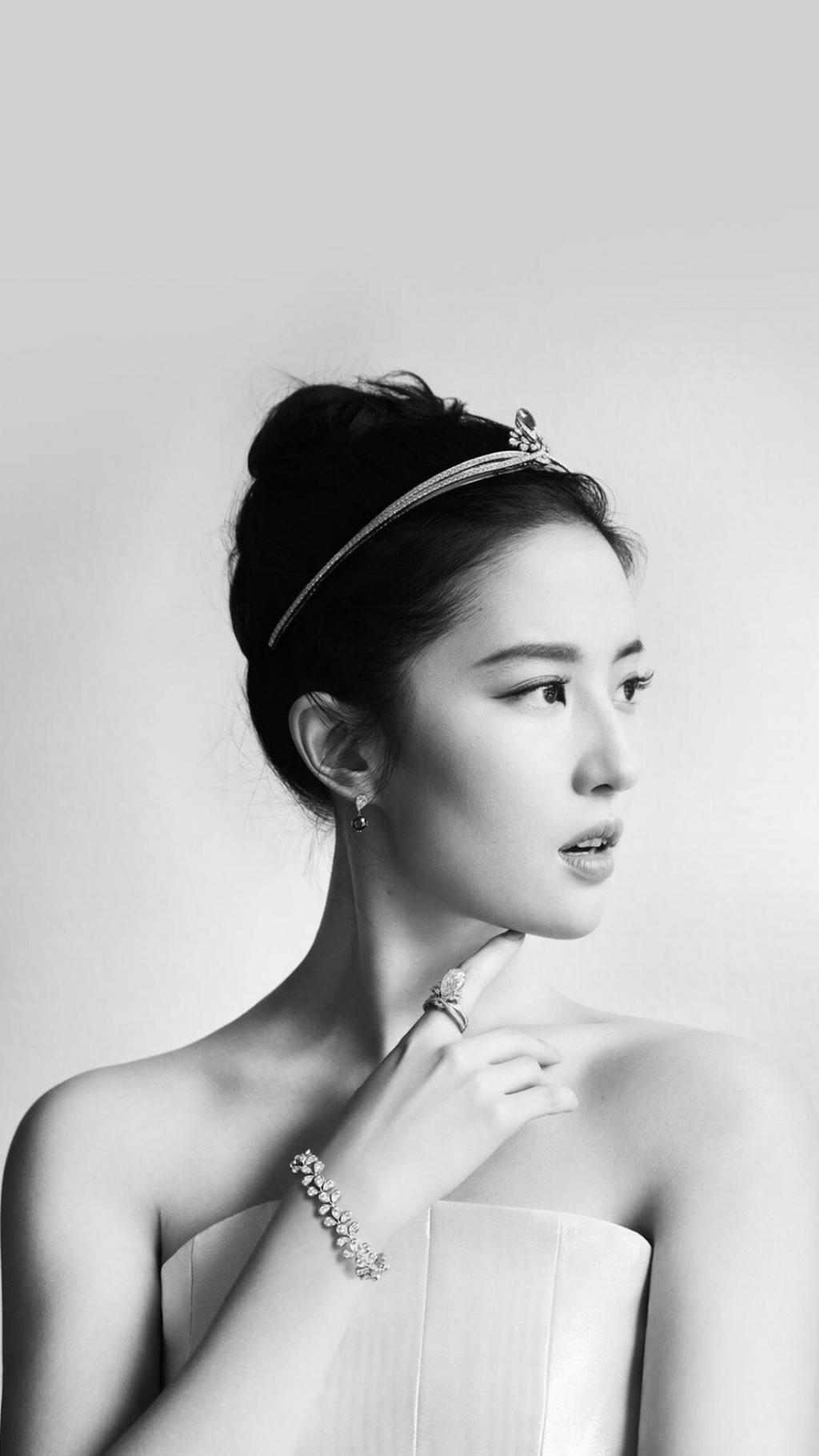 时尚气质女神刘亦菲迷人写真