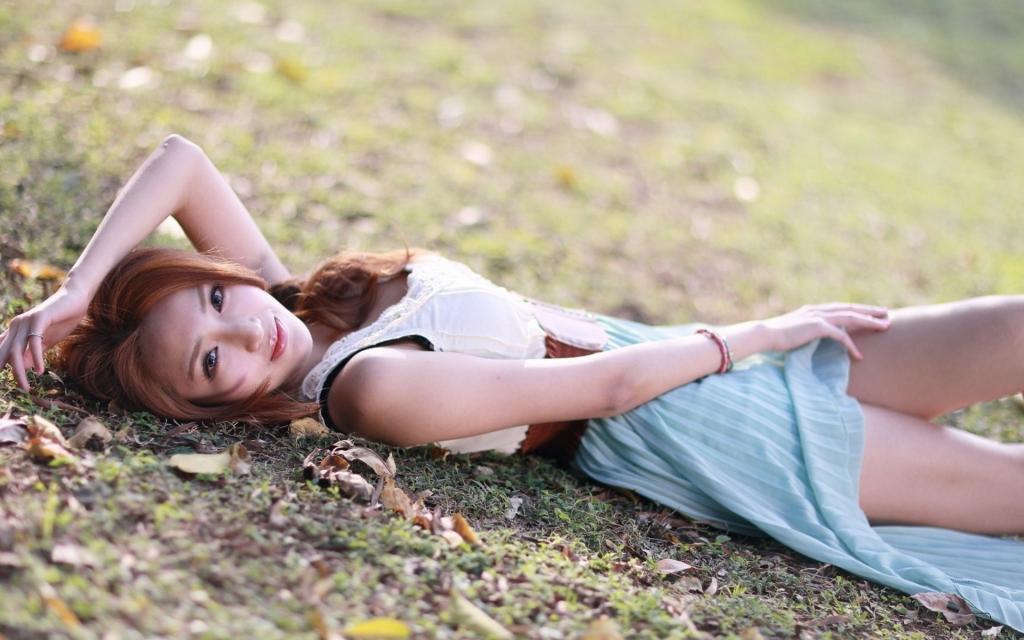 知性成熟有气质的亚洲美女写真