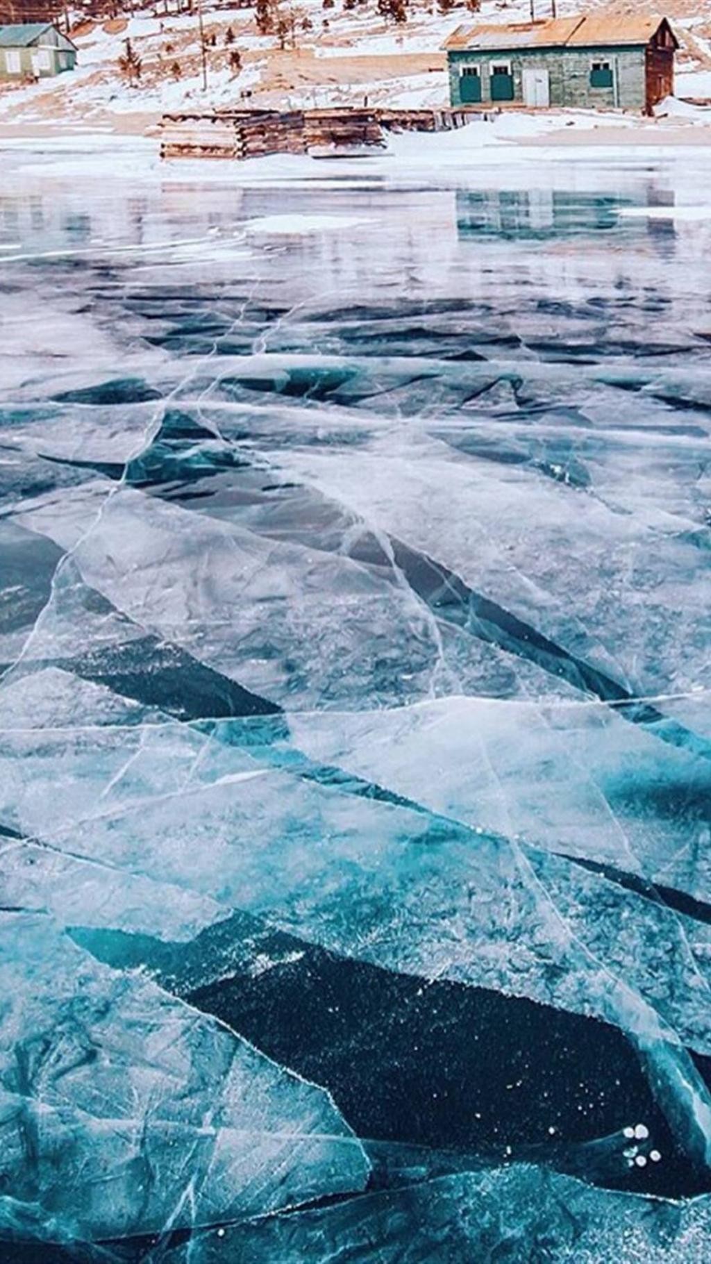 冰封的贝加尔湖