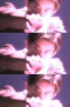 俊朗帅气男孩易烊千玺休闲三连图-0