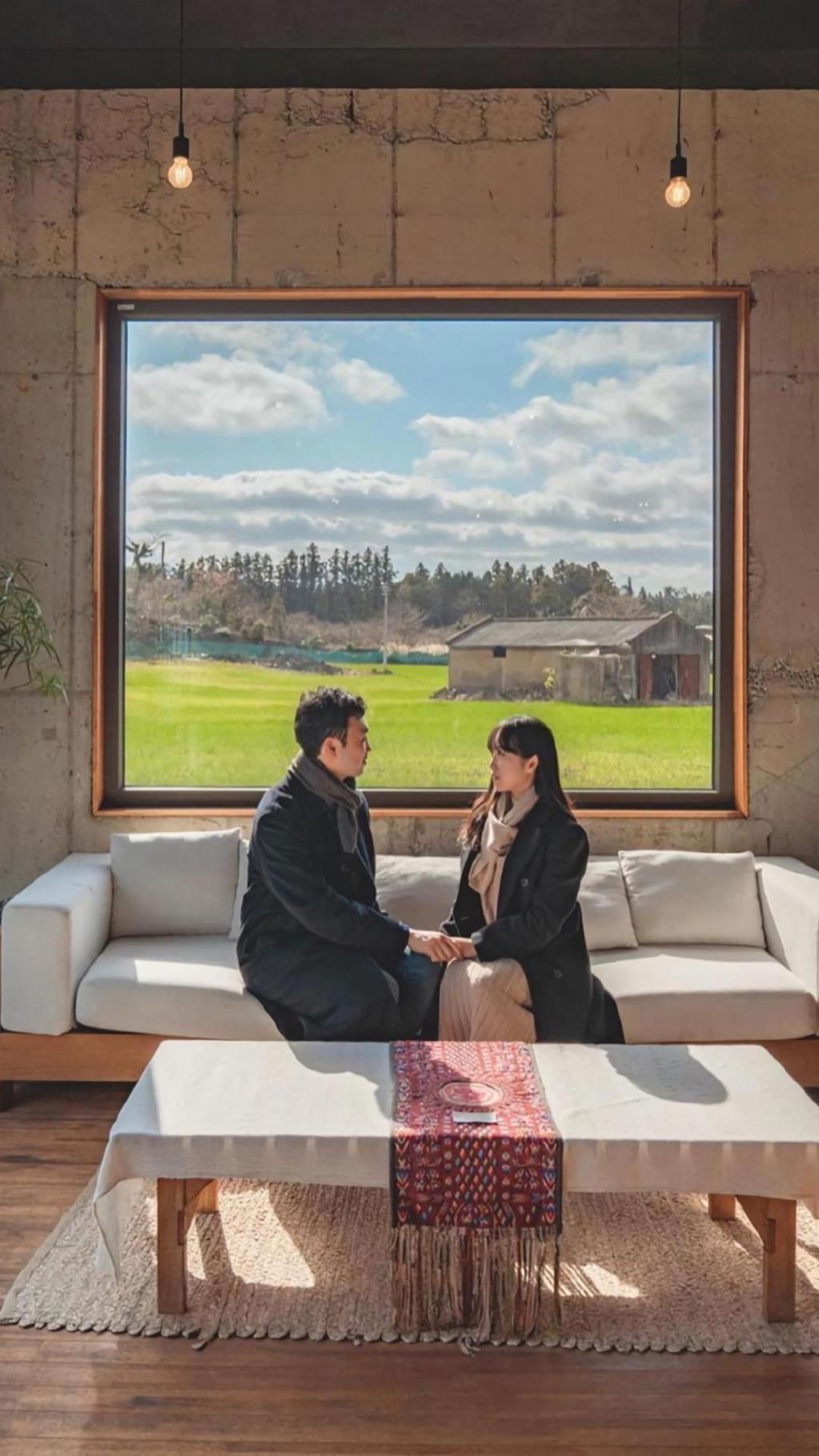 浪漫甜蜜情侣恩爱插画