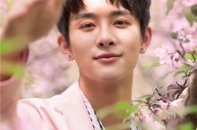 偶像团体ZERO-G成员户外樱花帅气写真