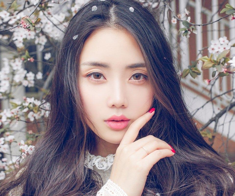 清纯美女的时尚性感户外写真