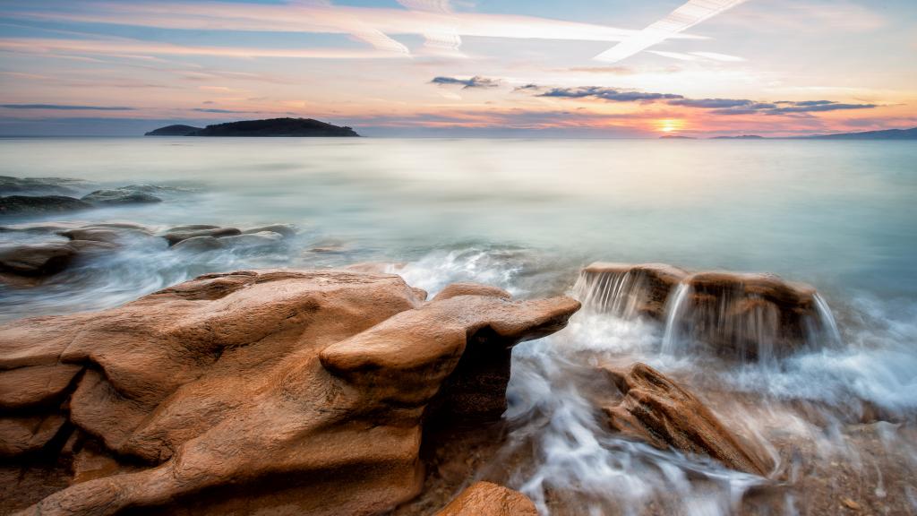 海边礁石岩石意境唯美图片