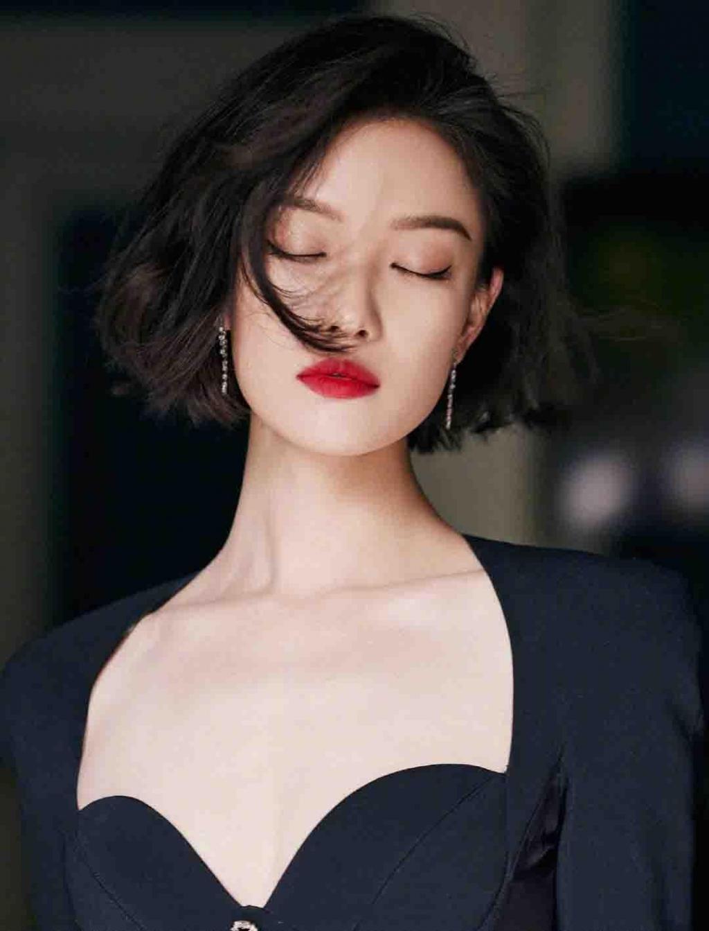 倪妮复古港风紧身宫廷小礼服性感写真