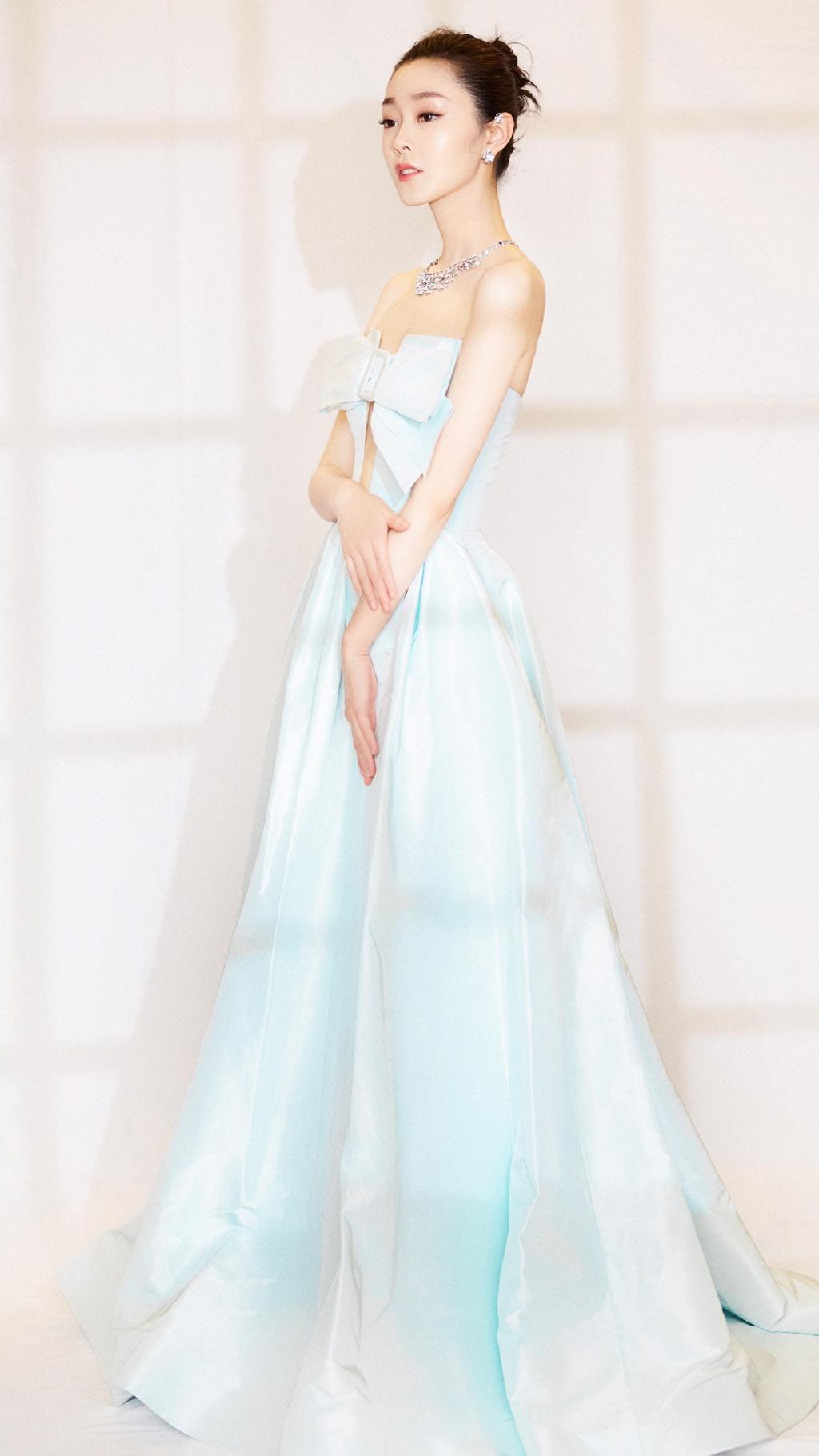 宋轶冰淇淋绿长裙