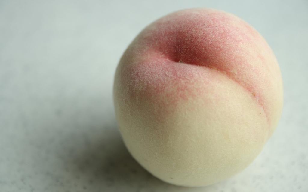 甜蜜多汁的水蜜桃