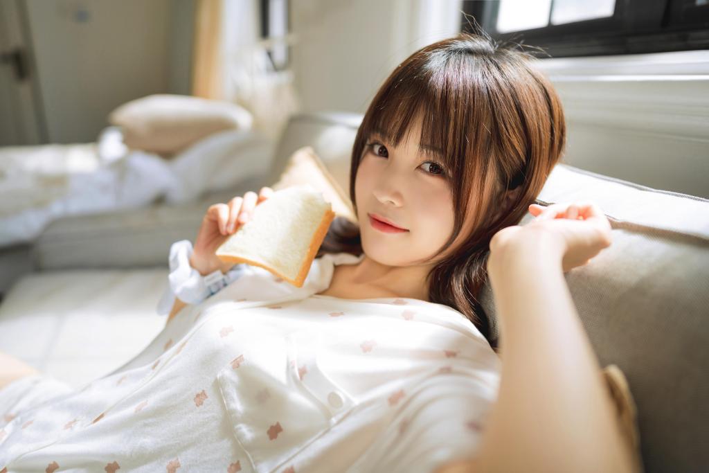 甜美可爱女孩居家清纯诱惑写真