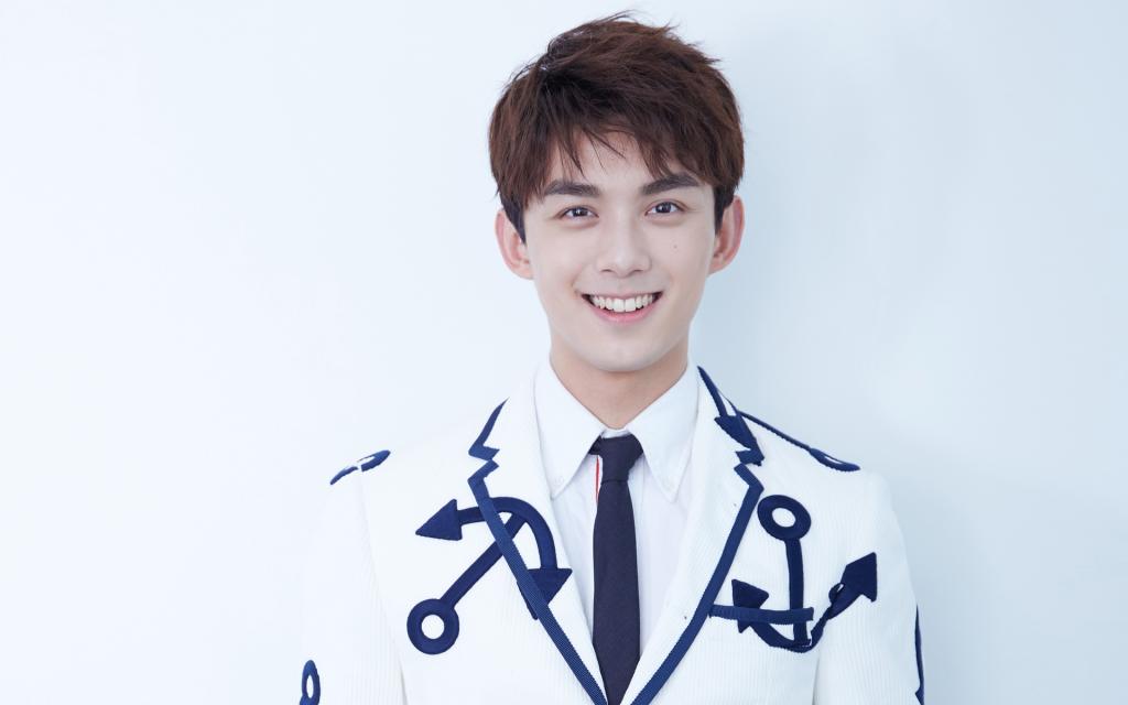 吴磊清爽帅气写真