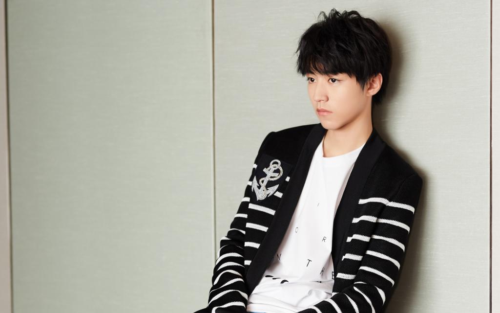 帅气清新的王俊凯