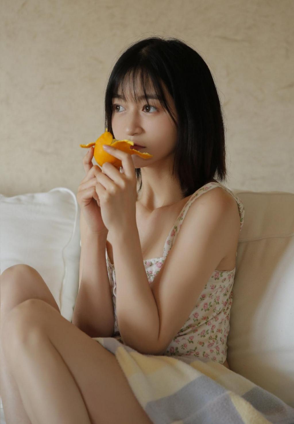 慵懒居家少女甜美清纯俏皮撩人写真