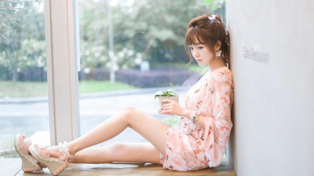 肤白貌美美女居家甜美写真