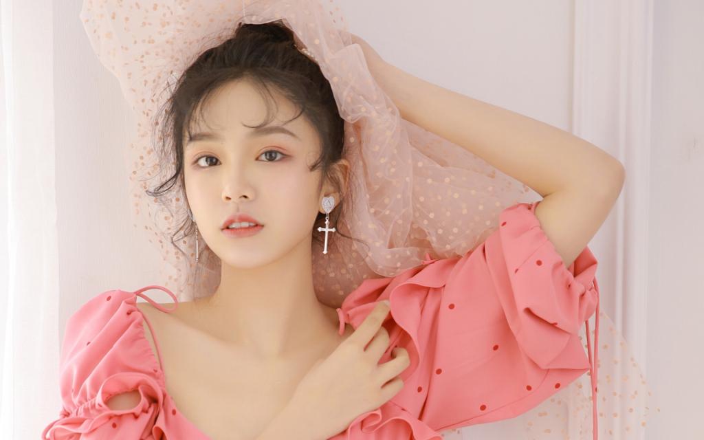 性感粉红美少女