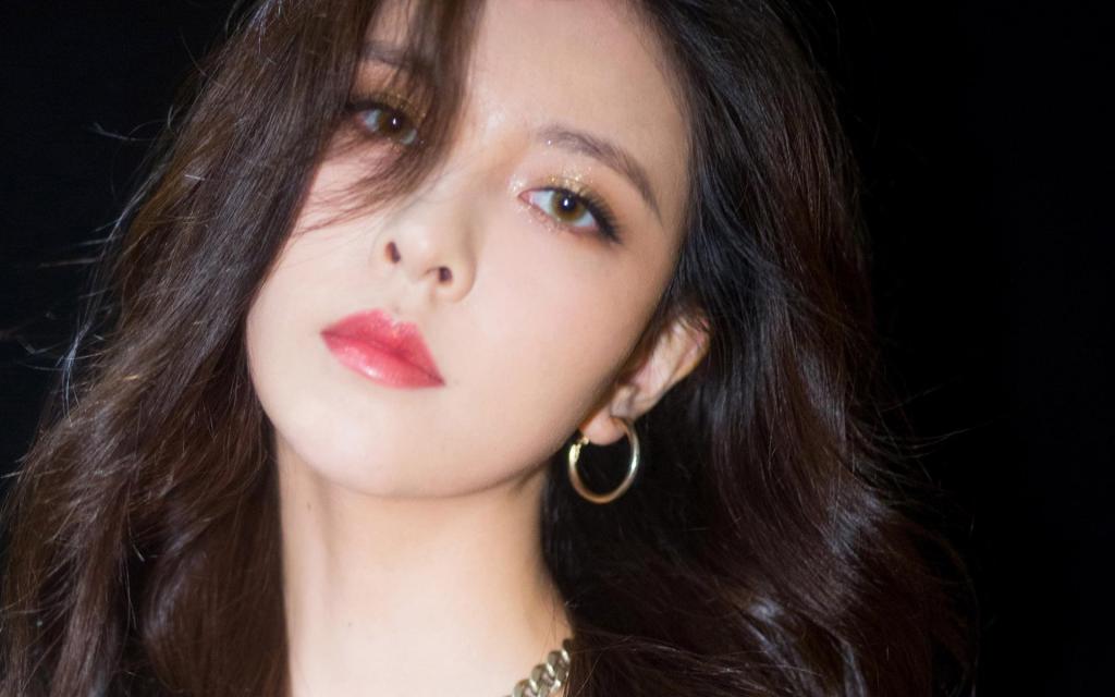 宋妍霏金色亮片裙性感妩媚白嫩迷人写真