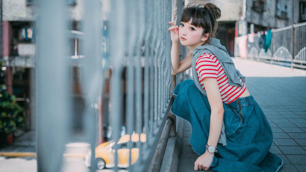 丸子头美女清新街拍写真