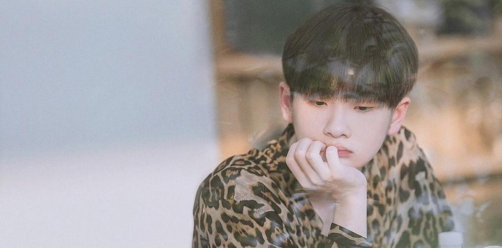 周震南时尚帅气干净清新迷人写真