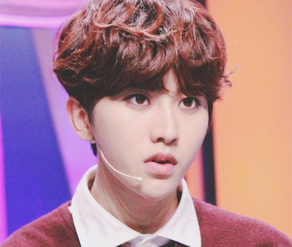 帅气的新生代偶像蔡徐坤