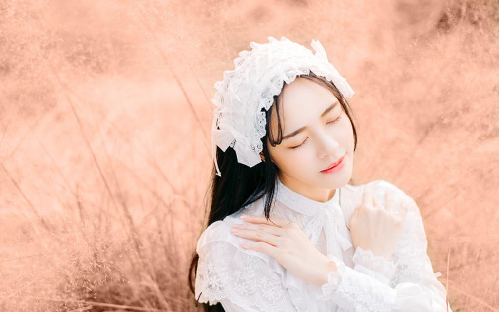 复古白裙气质美女唯美写真