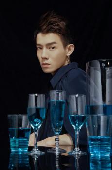 成熟型男朱戬帅气休闲迷人写真-0