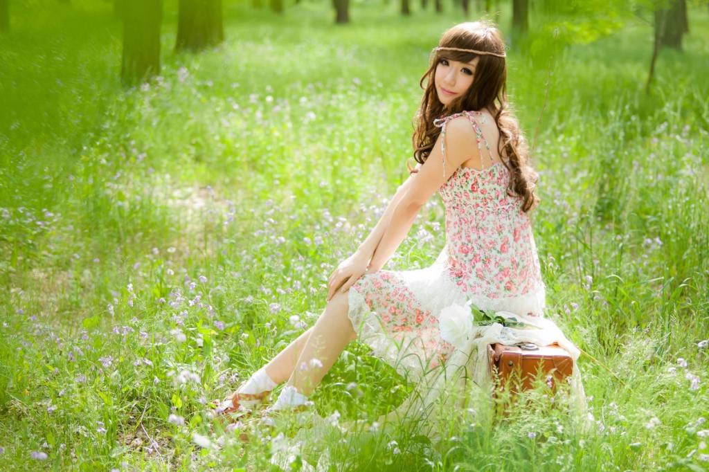 美女郊外青春气息写真