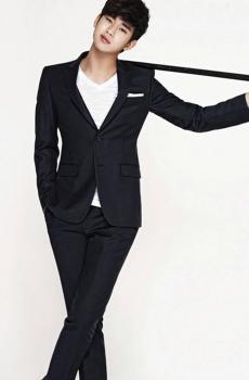 金秀贤个性写真