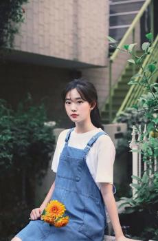 俏皮可爱女孩户外写真-1