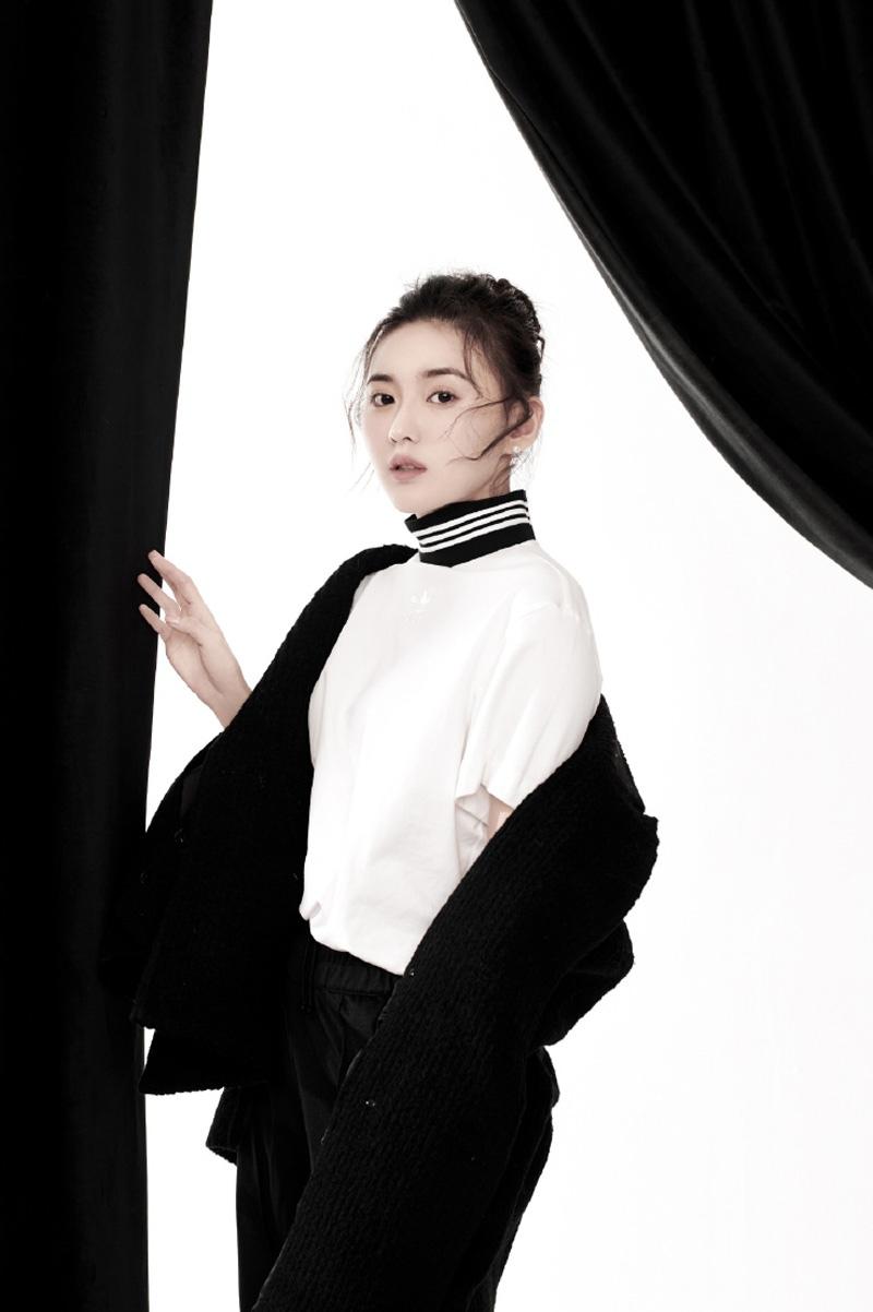 江铠同神秘未来感时尚写真