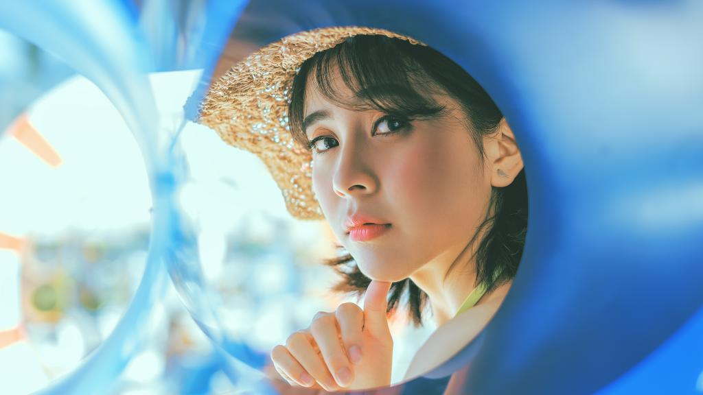 海边性感迷人少女写真