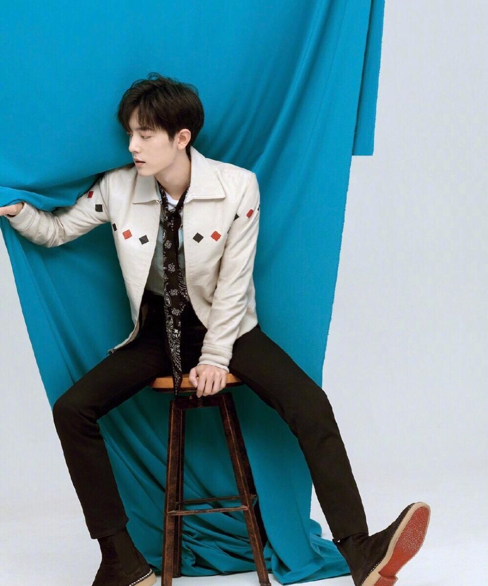 肖战帅气时尚造型