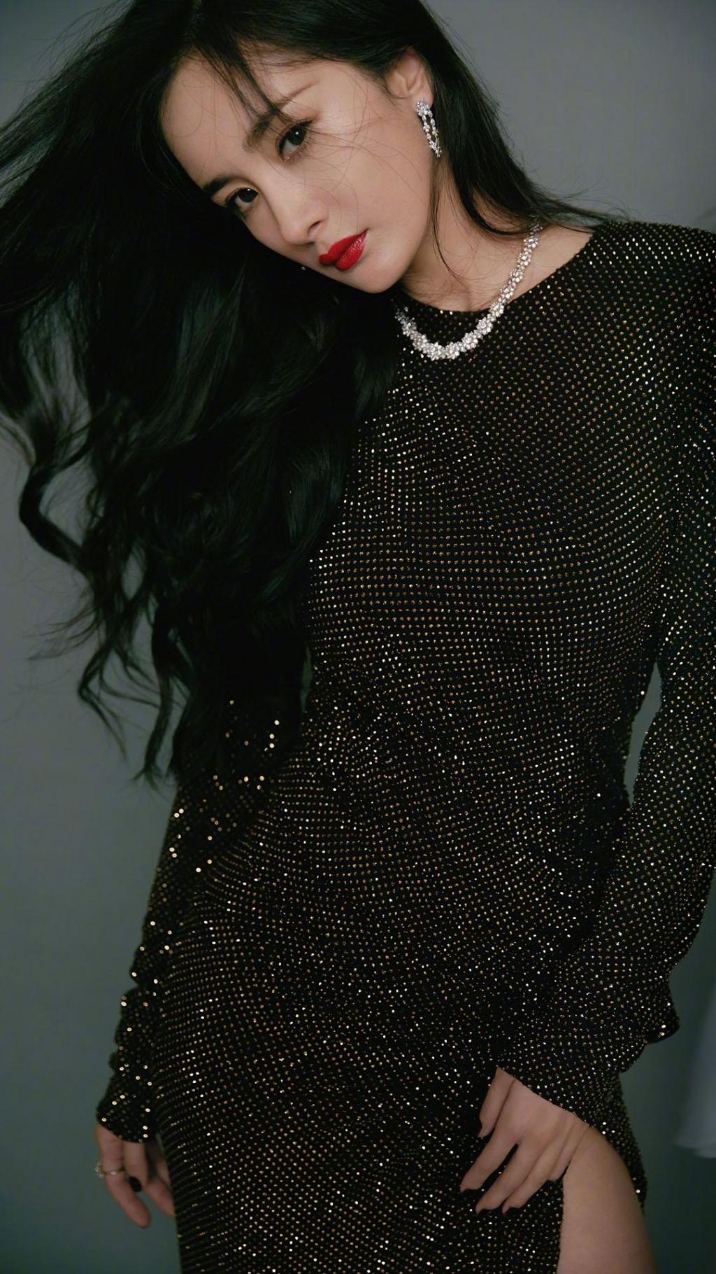 杨幂性感长腿冷艳气质写真