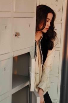 欧阳娜娜复古浪漫写真-1