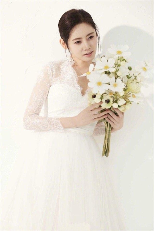 韩国美女秋瓷炫婚纱写真