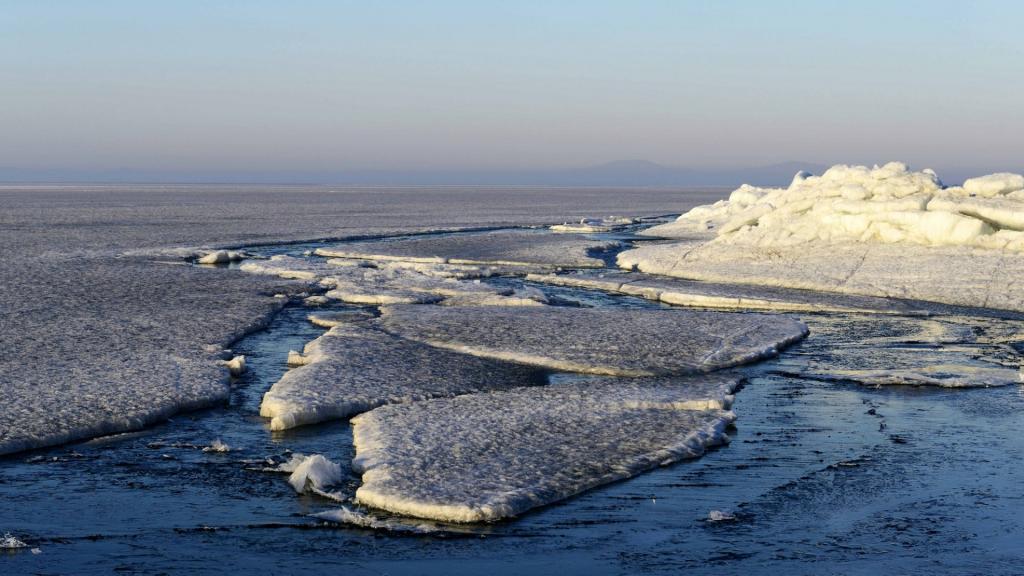 黑龙江兴凯湖冰雪风景