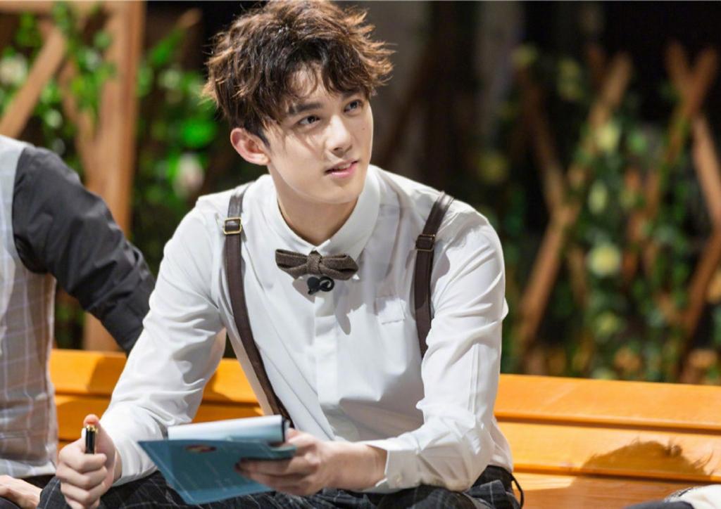 吴磊《我是大侦探》帅气图片