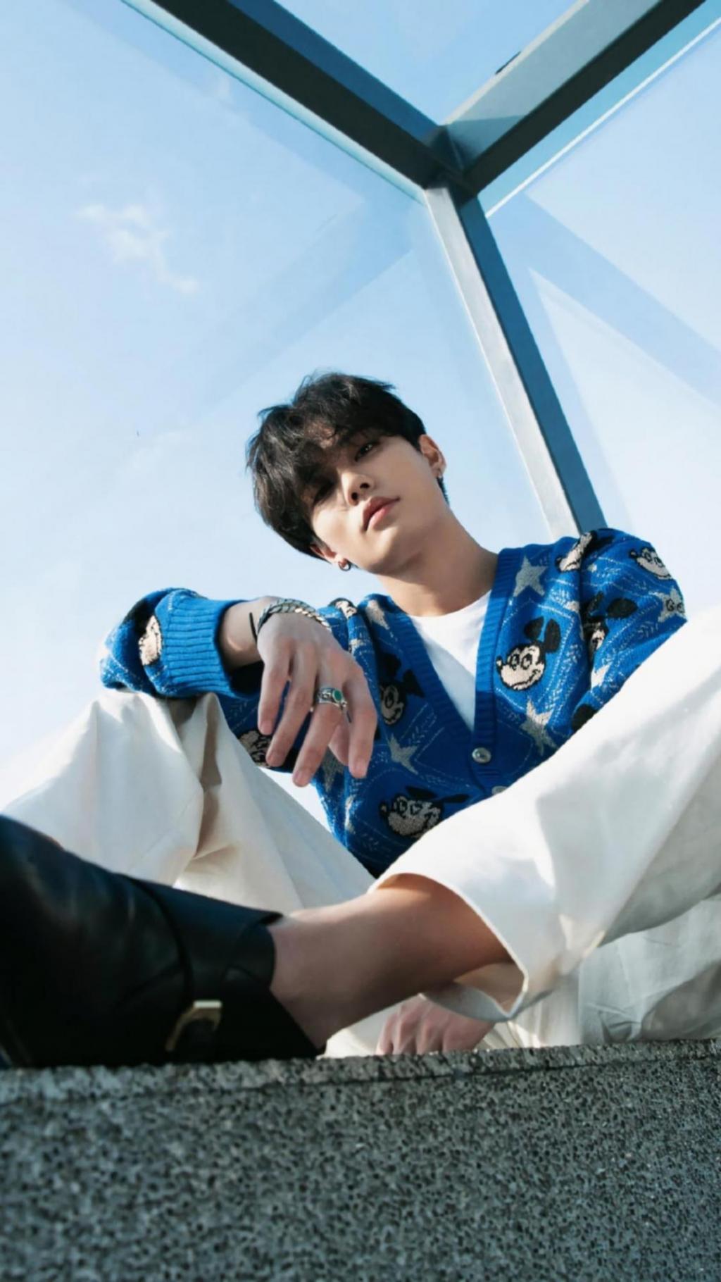 小鲜肉林彦俊休闲时尚写真