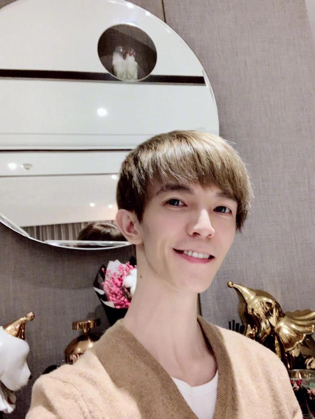 郭敬明时尚休闲写真