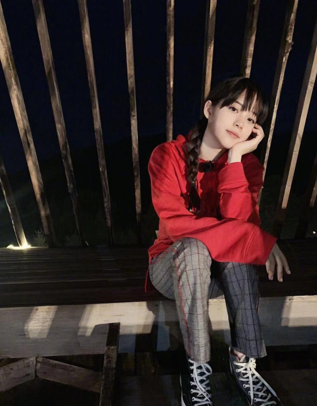 甜美女孩欧阳娜娜休闲写真