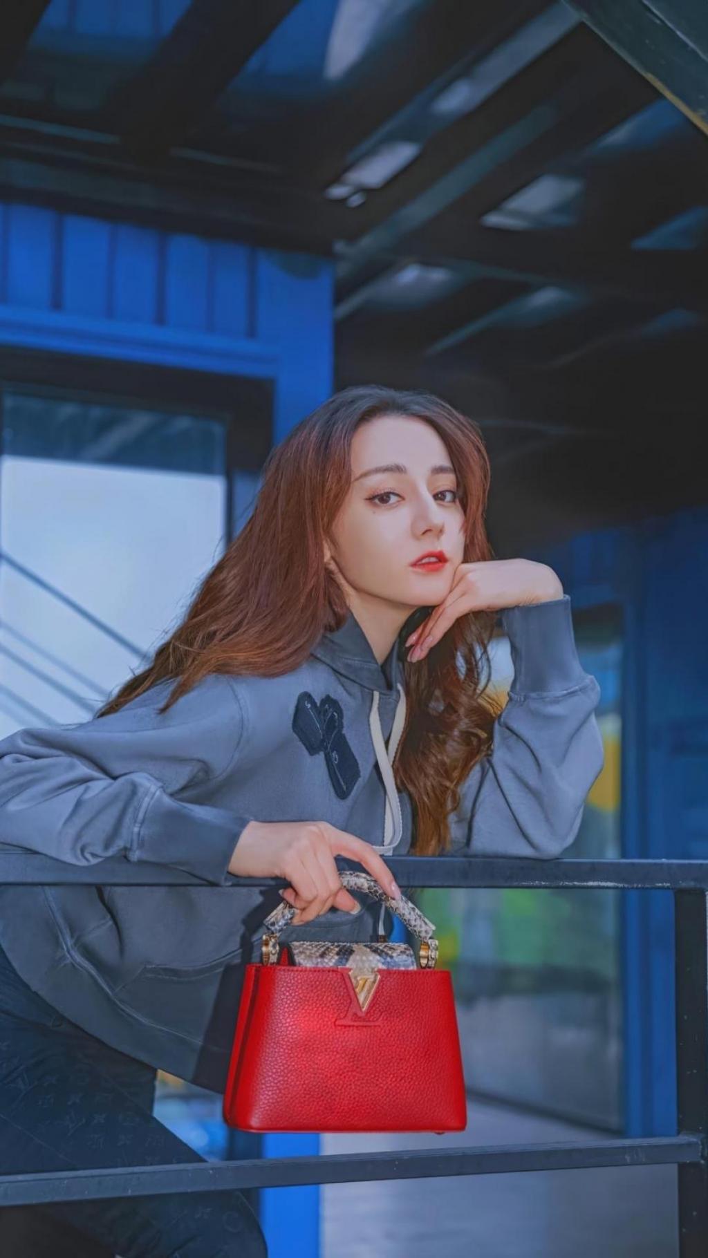 清爽阳光女神迪丽热巴魅力写真